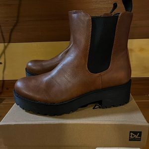 NIB Dirty Laundry “Maps” boots